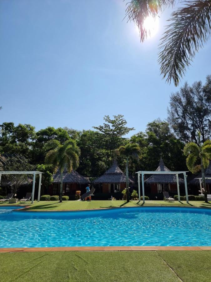 Phayam Cottage Resort Koh Phayam Exterior photo